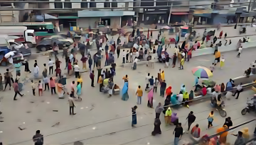গাজীপুরে নারী শ্রমিকের আত্মহত্যার জেরে মহাসড়ক অবরোধ