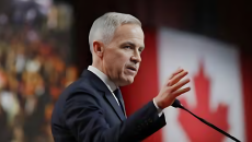 যুক্তরাষ্ট্রকে পাল্টা আক্রমণের বার্তা দিচ্ছেন কানাডীয়রা