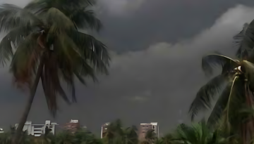 সকালের মধ্যে চার অঞ্চলে ৬০ কিমি বেগে ঝড়ের আশঙ্কা