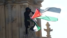 ‘বিগ বেন’ টাওয়ারে ফিলিস্তিনের পতাকা ওড়ালেন ব্রিটিশ যুবক