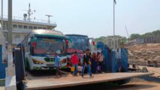 পাটুরিয়া-দৌলতদিয়া নৌরুটে চাপ বাড়লেও নেই ভোগান্তি