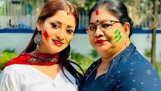 মাকে নিয়ে যা লিখলেন পূজা চেরি