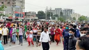গাজীপুরে বেতন-বোনাসের দাবিতে শ্রমিকদের ২ ঘন্টা সড়ক অবরোধ
