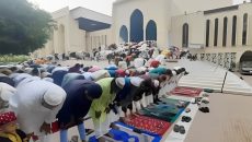 জাতীয় মসজিদে ঈদের প্রথম জামাতে মুসল্লিদের ঢল