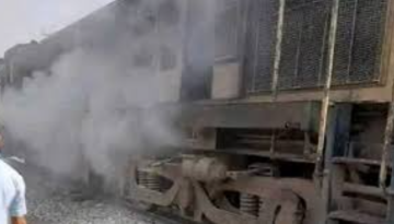 ত্রিশালে চলন্ত ট্রেনের ইঞ্জিনে আগুন