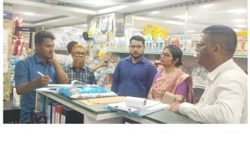 ফরিদপুরে ফুটপাত থেকে অবৈধ দোকান উচ্ছেদ, লাখ টাকা জরিমানা