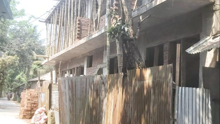 চাঁদপুরের হাইমচরে সরকারী রাস্তা দখল করে বহুতল ভবন নির্মাণের অভিযোগ