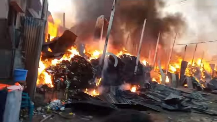 কালিয়াকৈরে ঝুট ও গ্যাস সিলিন্ডারের গোডাউনে ভয়াবহ আগুন