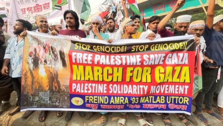 মার্চ ফর গাজা’ প্যালেস্টাইন সলিডারিটি মুভমেন্টে ‘বন্ধু আমরা ৯৩ মতলব উত্তর’