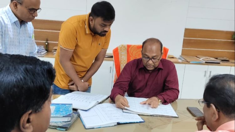 জোন পরিদর্শনে ঢাকা ওয়াসার এমডি; গ্রাহক সেবায় সর্বোচ্চ গুরুত্ব দেয়ার নির্দেশ