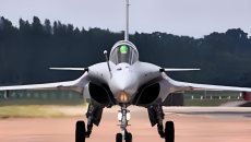 চীন-পাকিস্তানকে ‘মাথায় রেখেই’ কী রাফাল যুদ্ধবিমান কিনছে ভারত!