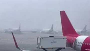 তীব্র ধুলিঝড়ে দিল্লিতে ৫০ ফ্লাইট বিলম্ব, যাত্রীদের দুর্ভোগ
