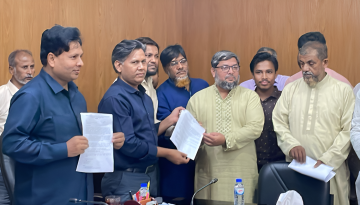 রাবি অ্যালামনাই অ্যাসোসিয়েশনের নির্বাচনসহ ৩ দফা দাবিতে স্মারকলিপি প্রদান