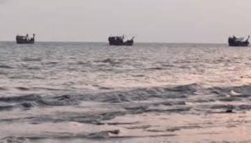 বঙ্গোপসাগরে মাছ ধরা ট্রালারে গণডাকাতি