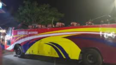 সংঘর্ষে ছাদ উড়ে যাওয়া বাস চালিয়ে ৫ কিলোমিটার গেলেন চালক