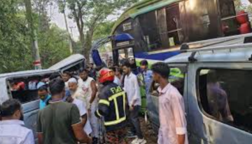 চট্টগ্রামের লোহাগাড়ায় বাস-মাইক্রোবাস সংঘর্ষে নিহত বেড়ে ৮