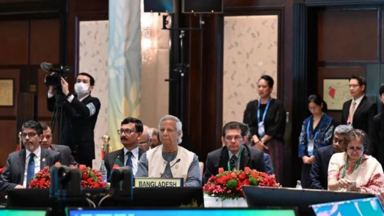 রাখাইনে আরও বাস্তুচ্যুতি বন্ধে মানবিক চ্যানেল স্থাপনের আহ্বান: প্রধান উপদেষ্টা