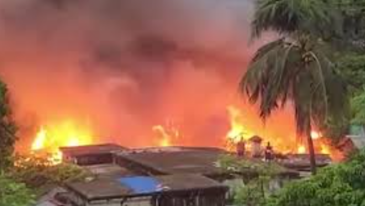 চট্টগ্রামে সিআরবি মালিপাড়া বস্তিতে ভয়াবহ আগুন