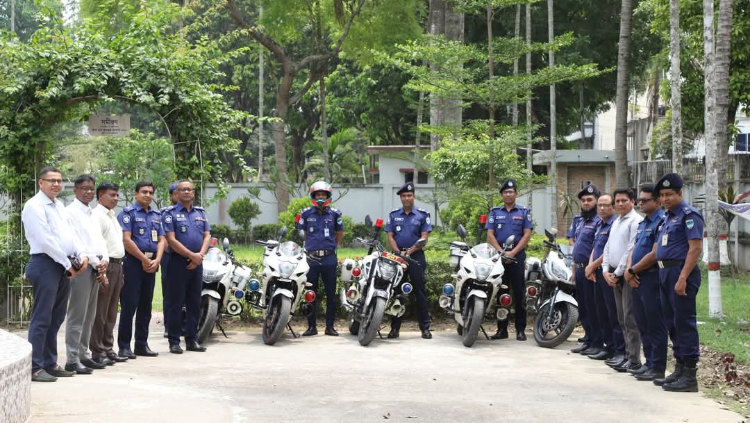 চুয়াডাঙ্গায় সেবা প্রত্যাশীদের জন্য কুইক রেসপন্স টিম গঠন করলেন পুলিশ সুপার