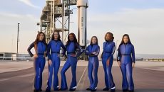 ইতিহাস গড়ে একসঙ্গে মহাকাশে ঘুরে এলেন ৬ নারী