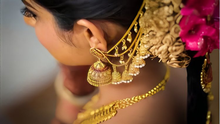 দাম বেড়ে ফের ইতিহাসের রেকর্ড দামে সোনা