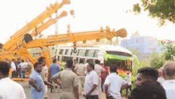 ভারতে দুর্ঘটনার ‘বাংলাদেশি তীর্থযাত্রীদের’ বাস, নিহত ১