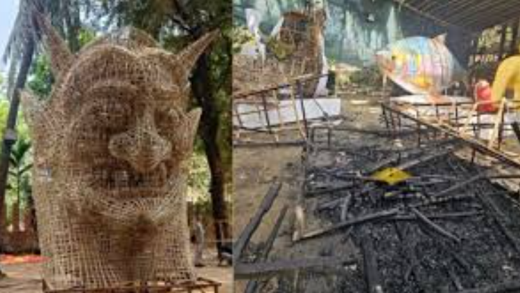 চারুকলায় আগুনে পুড়ল আনন্দ শোভাযাত্রার ‘ফ্যাসিবাদের মুখাকৃতি’