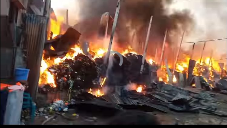কালিয়াকৈরে ঝুট ও গ্যাস সিলিন্ডারের গোডাউনে ভয়াবহ আগুন