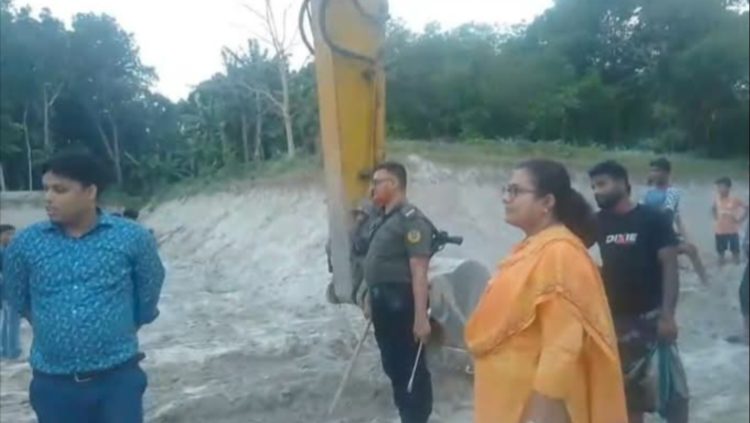 ফরিদপুরে কৃষি জমির মাটি কাটায় বেকু জব্দসহ ৫০ হাজার  টাকা জরিমানা