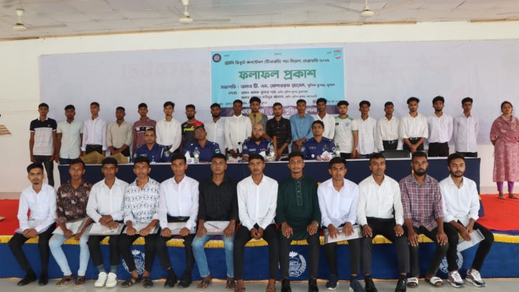 খুলনায় ঘুস তবদির ছাড়া পুলিশে চাকরি পেল ৩২ জন