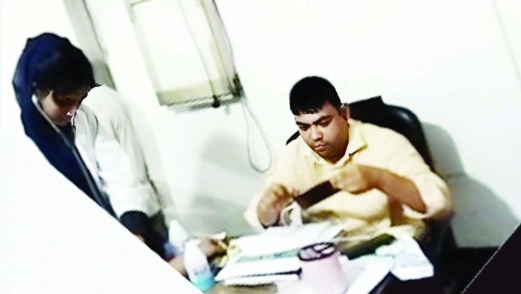 ডাক্তার পরিচয়ে রোগী নিয়ে ভয়ংকর খেলায় মেতেছে মেডিক্যাল এসিস্ট্যান্ট আলমগীর