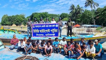 পদ্মায় অবৈধভাবে বালু উত্তোলনের দায়ে বিএনপিনেতাসহ আটক ২৬, ড্রেজার ও বাল্কহেড জব্দ