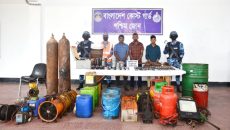 মোংলায় কোস্ট গার্ডের অভিযানে ডাকাতি হওয়া জাহাজের ডাকাত আটক