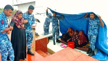 প্রতিকূল আবহাওয়ায় খুলনার দাকোপে গর্ভবতী মহিলাকে চিকিৎসা সহায়তা প্রদান করেছে কোস্ট গার্ড