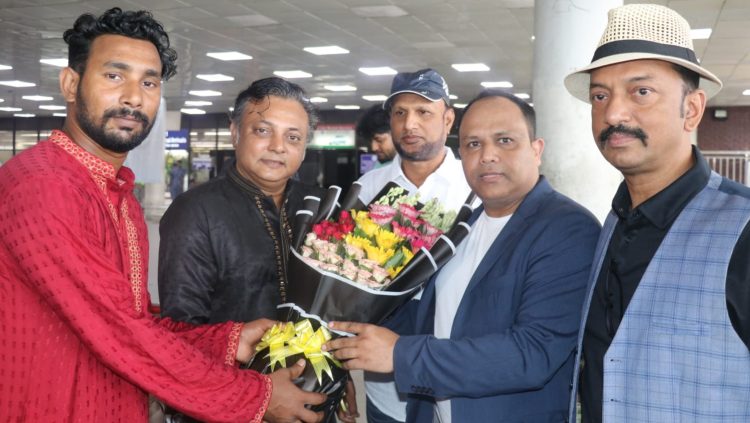 নিঃশঙ্কভাবে মাতৃভূমিতে ফিরলেন নিযাম এম রহমান: একটি নতুন অধ্যায়ের সূচনা