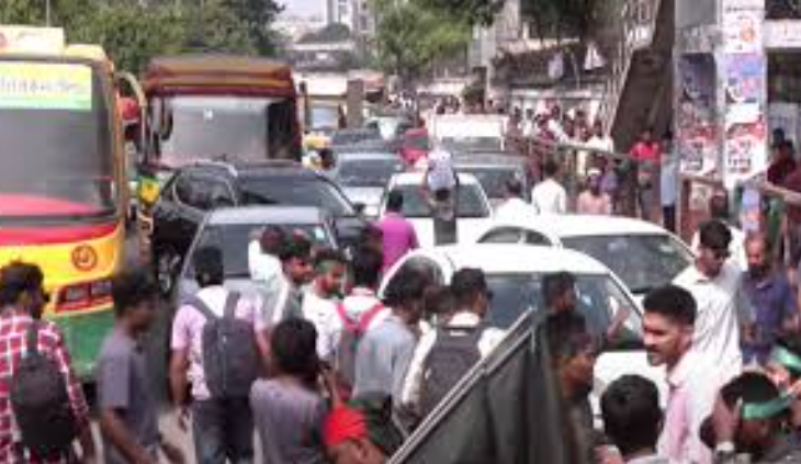 ঢাকায় আন্দোলনে যানজট, যাত্রীদের ভোগান্তি