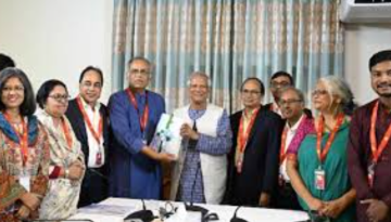 প্রধান উপদেষ্টার কাছে প্রতিবেদন জমা দিয়েছে স্বাস্থ্য সংস্কার কমিশন