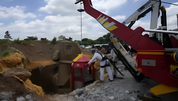 দক্ষিণ আফ্রিকায় সোনার খনিতে আটকা ২৮৯ শ্রমিক