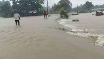 ভারী বৃষ্টিতে দেশের ৬ জেলায় বন্যার শঙ্কা