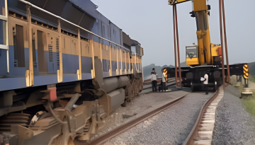 ১২ ঘণ্টা পর দক্ষিণাঞ্চলের রেল চলাচল স্বাভাবিক