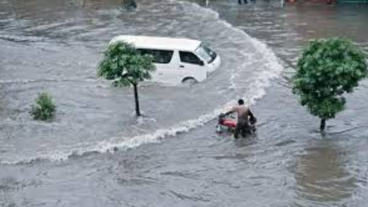 পাকিস্তানে ঝড়-বৃষ্টিতে ১৩ জনের মৃত্যু, আহত ৯২