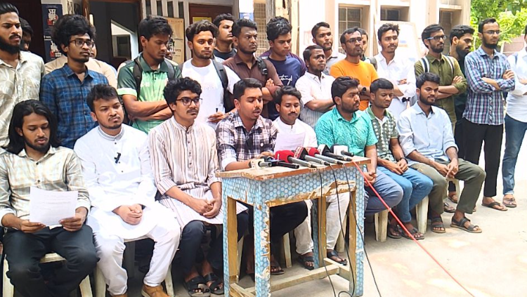 ৩ দিনে রাকসুর খসড়া ভোটার তালিকা প্রকাশ করাসহ ৪ দাবিতে সংবাদ সম্মেলন