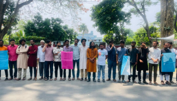 রাবি রেজিস্ট্রারের ভবনে হামলার প্রতিবাদে সাধারণ শিক্ষার্থীদের বিক্ষোভ