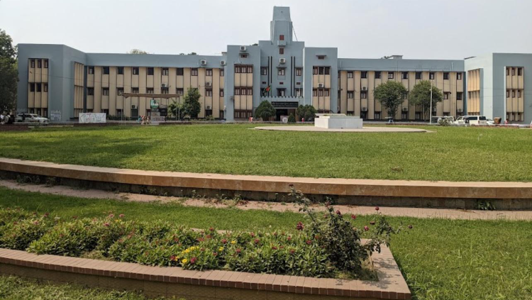 রাবিতে আবাসন সংকট: তৃতীয় বর্ষে এসেও হলে সিট পাচ্ছে না অনেক শিক্ষার্থী