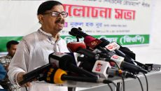 মিষ্টি একটা হাসি দিয়ে বিদায় করে দেন প্রধান উপদেষ্টা: মাহমুদুর