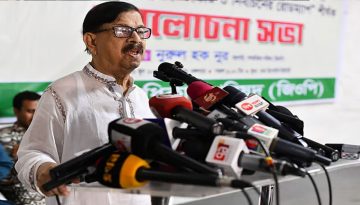 মিষ্টি একটা হাসি দিয়ে বিদায় করে দেন প্রধান উপদেষ্টা: মাহমুদুর