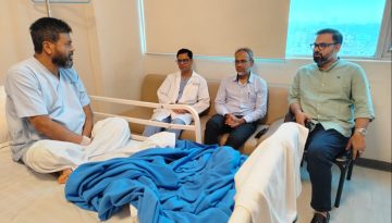 অসুস্হ বিএনপি নেতা রফিকুল আলম মজনুকে দেখতে হাসপাতালে আমিনুল হক