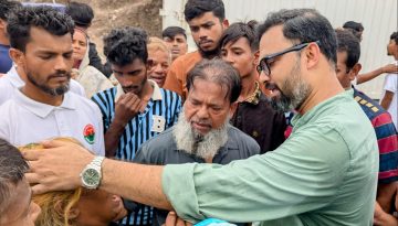 ক্ষতিগ্রস্ত তিন হাজার পরিবারের প্রতি বেলার খাবার চলমান রয়েছে: আমিনুল হক