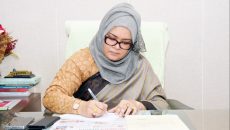 অধ্যাপক কামরুন নাহার পলিনের স্বাস্থ্য শিক্ষায় অ্যাওয়ার্ড অর্জন