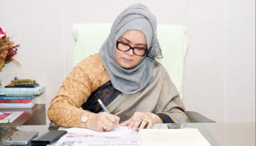 অধ্যাপক কামরুন নাহার পলিনের স্বাস্থ্য শিক্ষায় অ্যাওয়ার্ড অর্জন